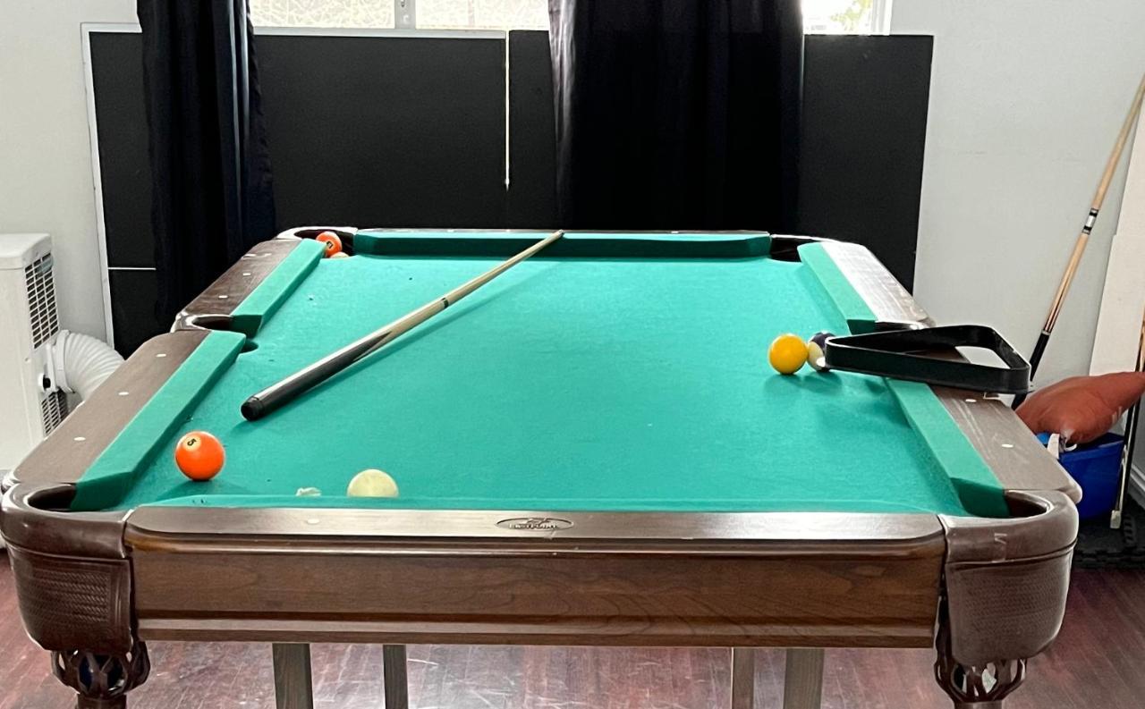 Vintage - 3 Bed House - North Surrey - Ping-Pong And Pool Table - Tv Cable Villa Buitenkant foto