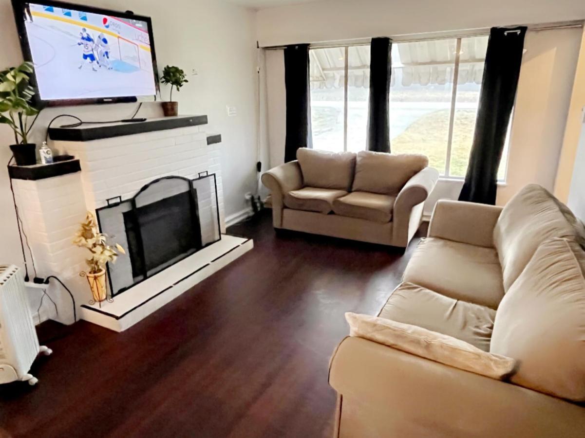 Vintage - 3 Bed House - North Surrey - Ping-Pong And Pool Table - Tv Cable Villa Buitenkant foto